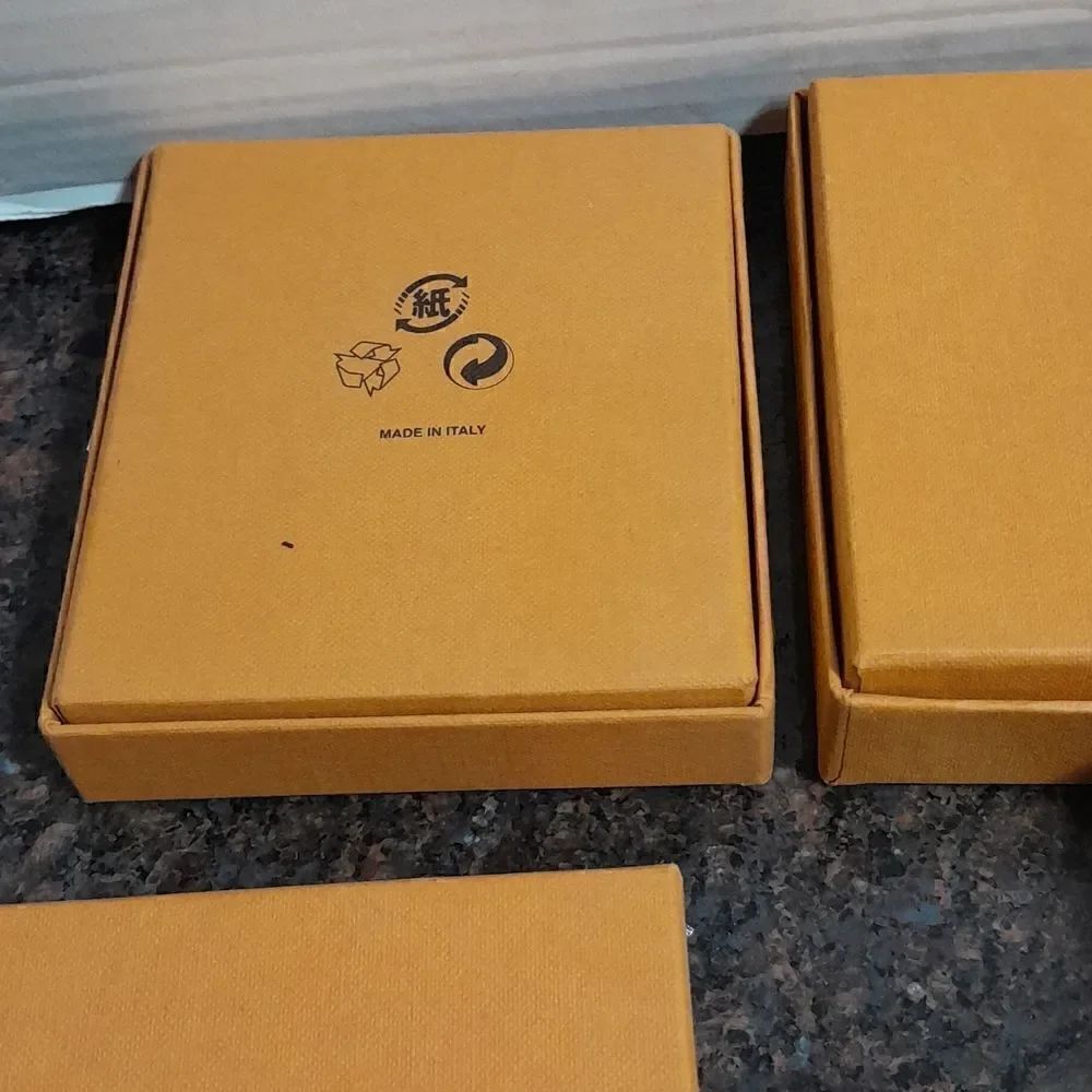 5 Tod's Boxes... 1 is "as is" - Picture 7 of 8